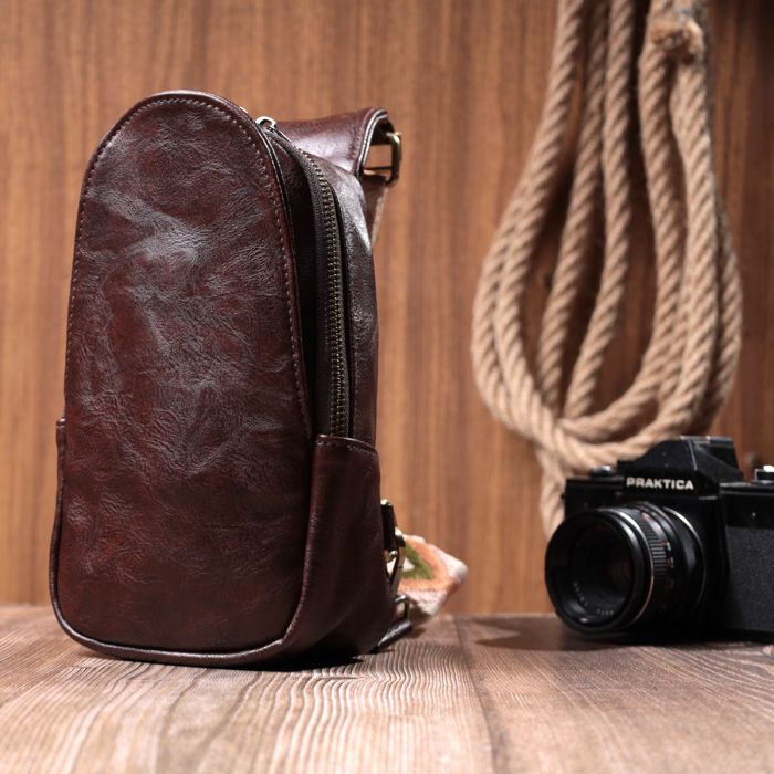 Зручна сумка через плече в модному кольорі з екошкіри Vintage 22794 коричнева