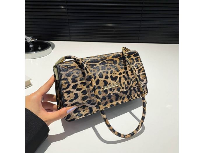 Кросбоді з клапаном з еко-шкіри Lilly P2-8208LB коричнева