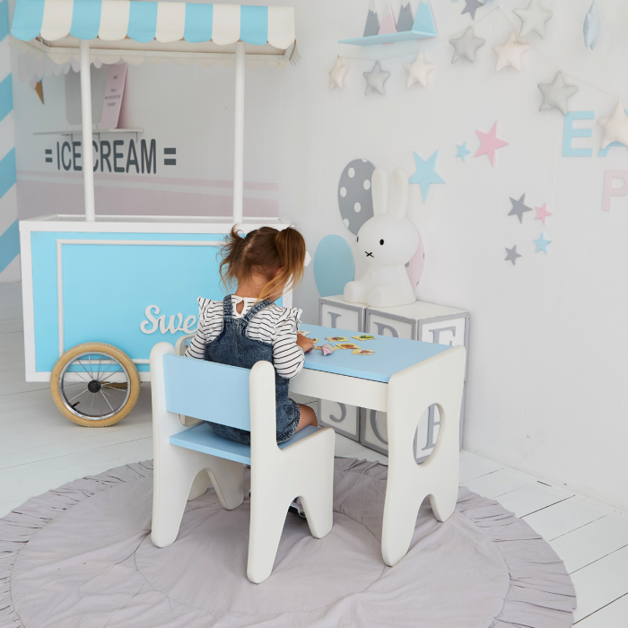 Стульчик для детской игровой комнаты белый с голубым LalaKids