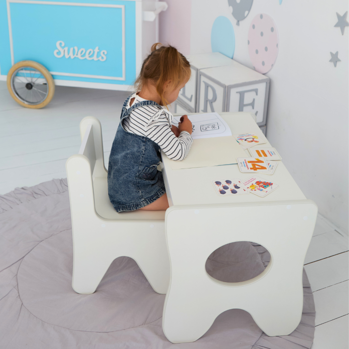 Стільчик для дитячої кімнати для ігор білий LalaKids