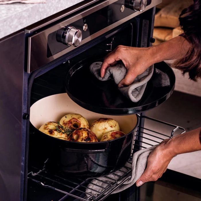 Кастрюля чугунная с крышкой KitchenAid 26 см 5,2 л черная (CC006061-001)