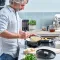 Каструля чавунна з кришкою KitchenAid 22 см 3,3 л чорна (CC006058-001)