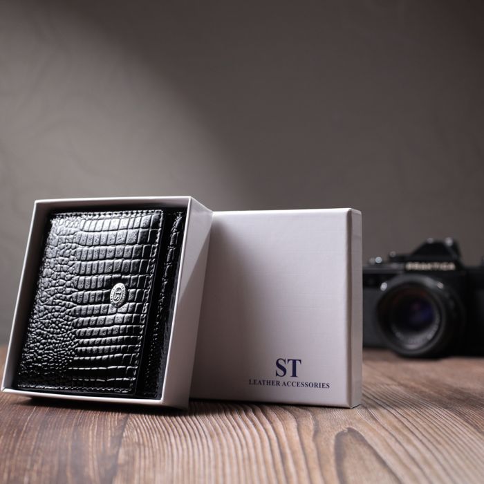Компактний жіночий гаманець з натуральної лакованої шкіри ST Leather 22688 чорний