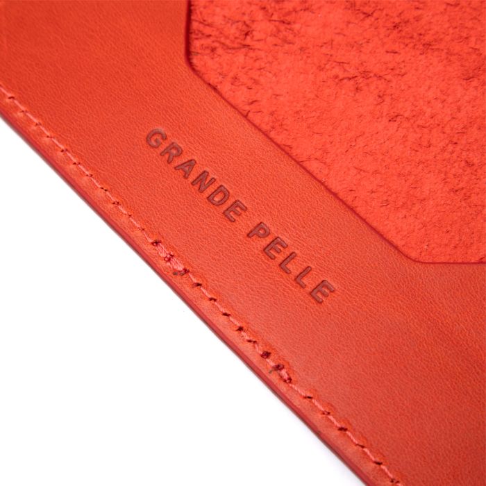 Яскрава шкіряна обкладинка на паспорт Grande Pelle 11483 червоний