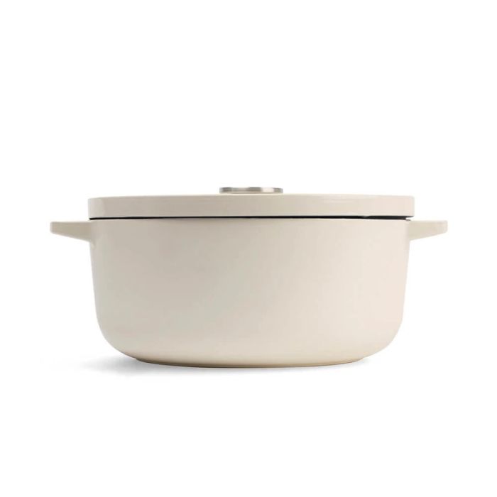 Каструля чавунна з кришкою KitchenAid 26 см 5,2 л колір мигдальний крем (CC006059-001)