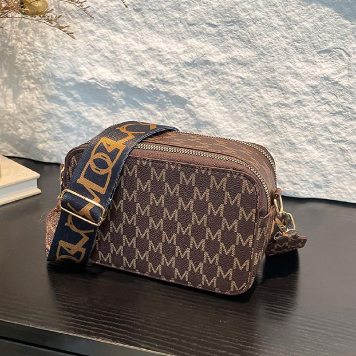Прямокутне невелике кросбоді еко-шкіра Lilly P2-7057DB коричневе