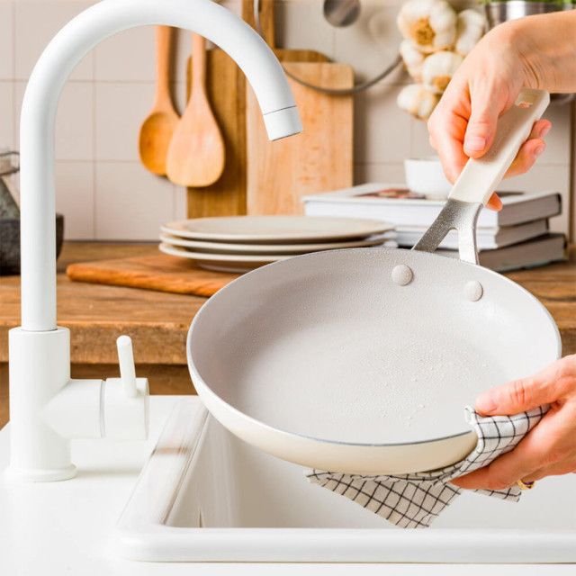 Сковорода KitchenAid АС, 24 см, з керамічним покриттям, кремовий