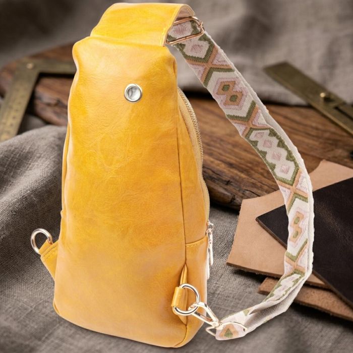 Яскрава жіноча слінг сумка через плече з екошкіри Vintage 22753 жовта