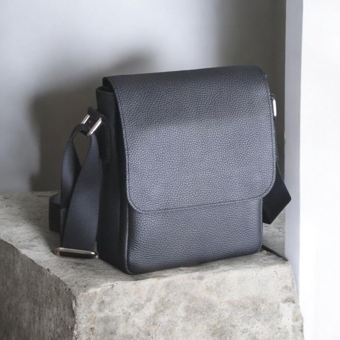 Чоловіча сумка через плече GS 23*20*7 см шкіряна флотар чорна (АУ 001 черн Ф)