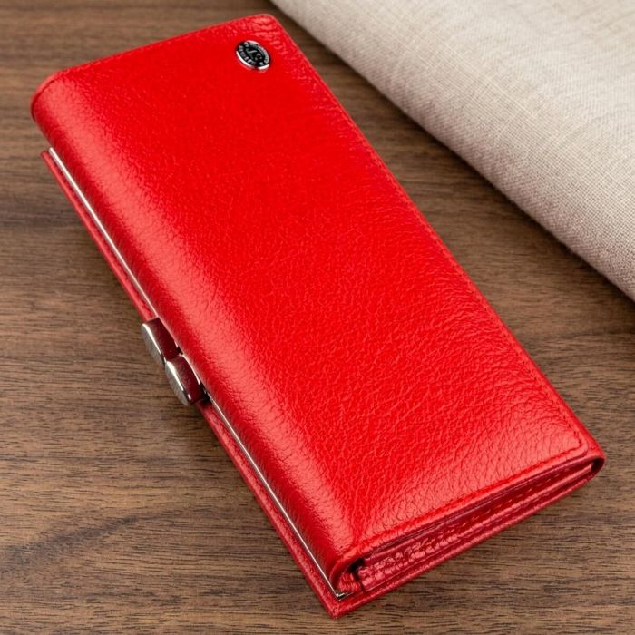 Жіночий гаманець із монетницею на клямці ST Leather 18957 червоний
